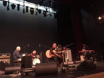 В центре - Том Атта. В центре - Том Атта.