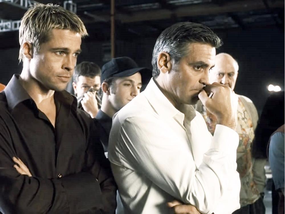 Верный 11 друзей. Джордж Клуни 11 друзей Оушена. "Одиннадцать друзей Оушена", 2001 год. 11 Одиннадцать друзей Оушена.
